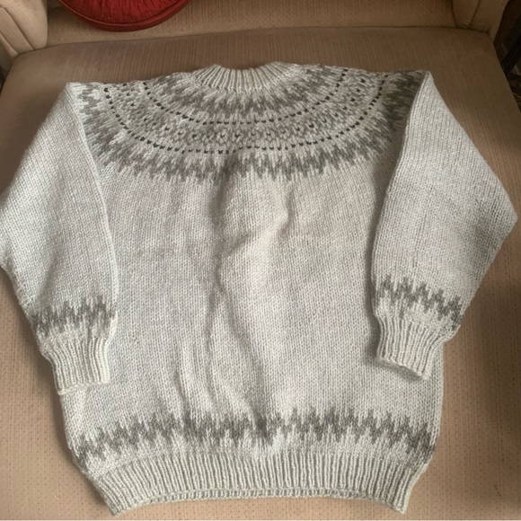 Hand knit wool sweater. Medium/large - Picture 2 of 5